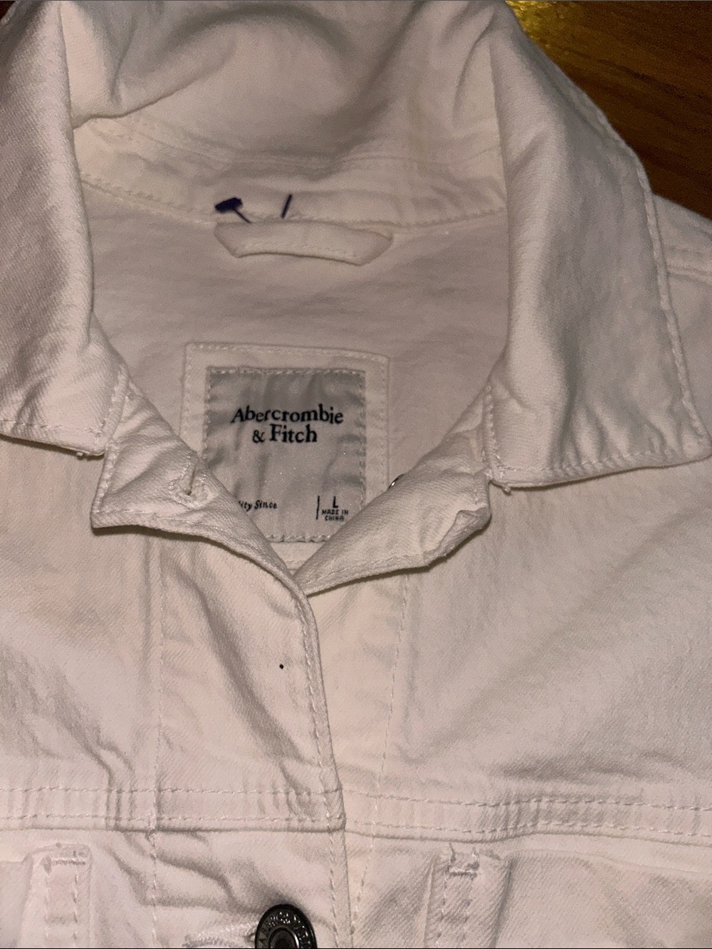 Abercrombie & Fitch Cream Cropped Jean Jacket white size large with pockets - Picture 3 of 7